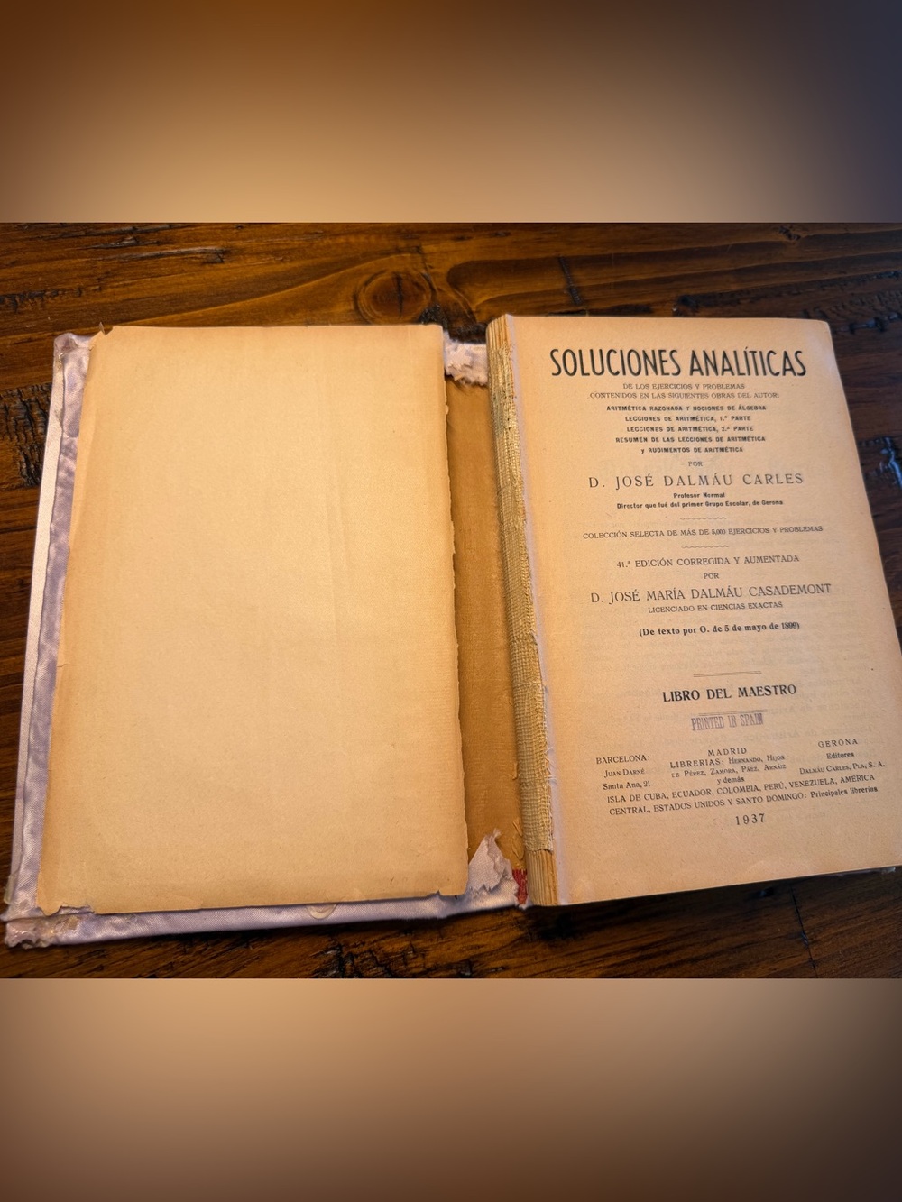 Soluciones Analíticas - Cream Hardcover Book